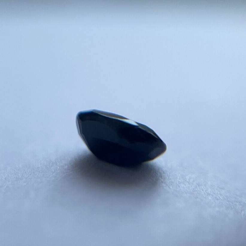 Sapphire 0.7 ct.