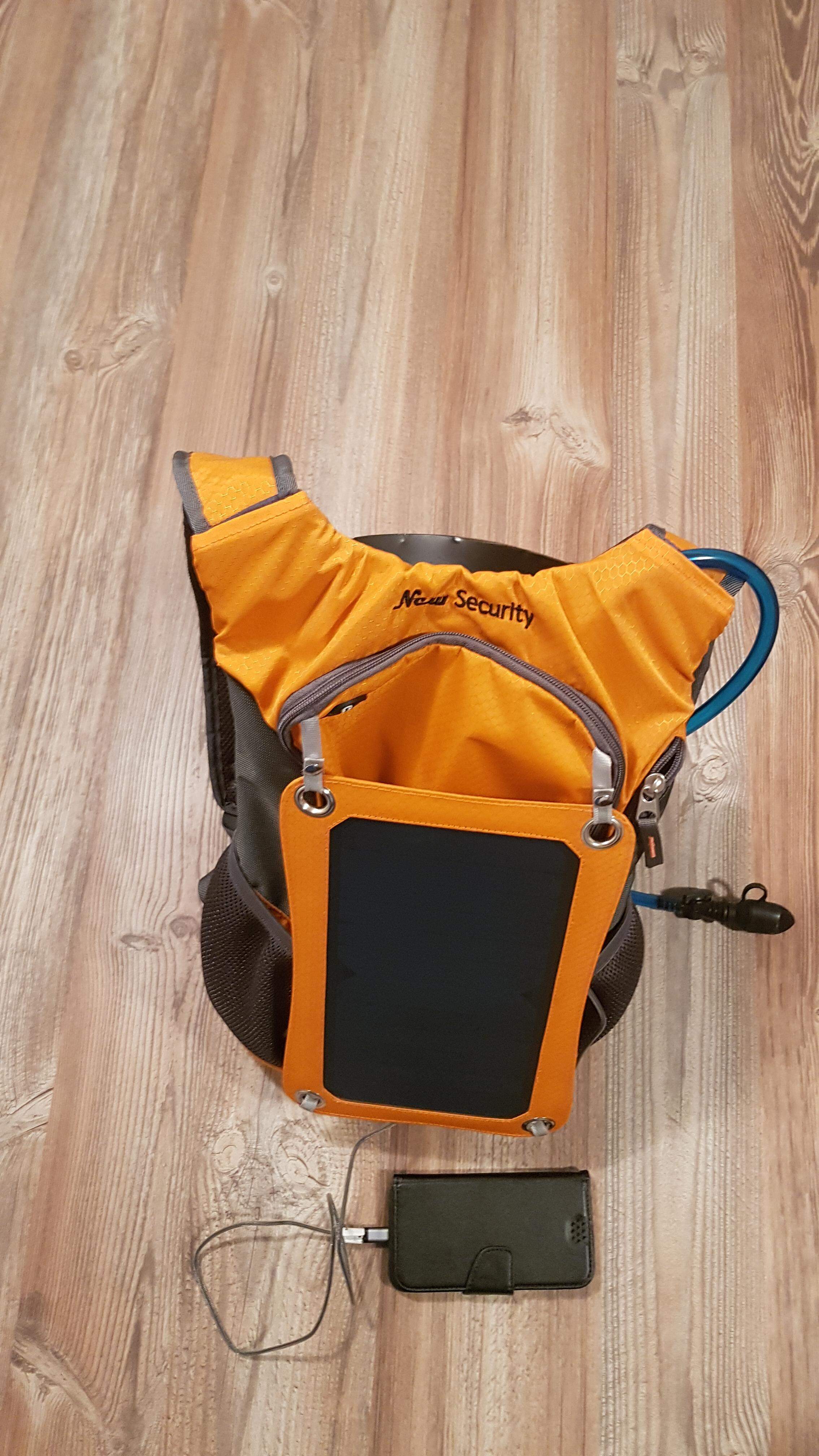 New Security Rucksack mit 7-W-Solar Panel für USB-Ladegeräte,mit 2L Silikon Trinkflasche.