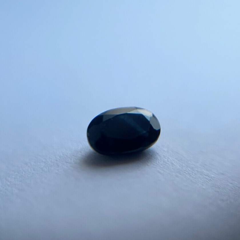 Sapphire 0.7 ct.