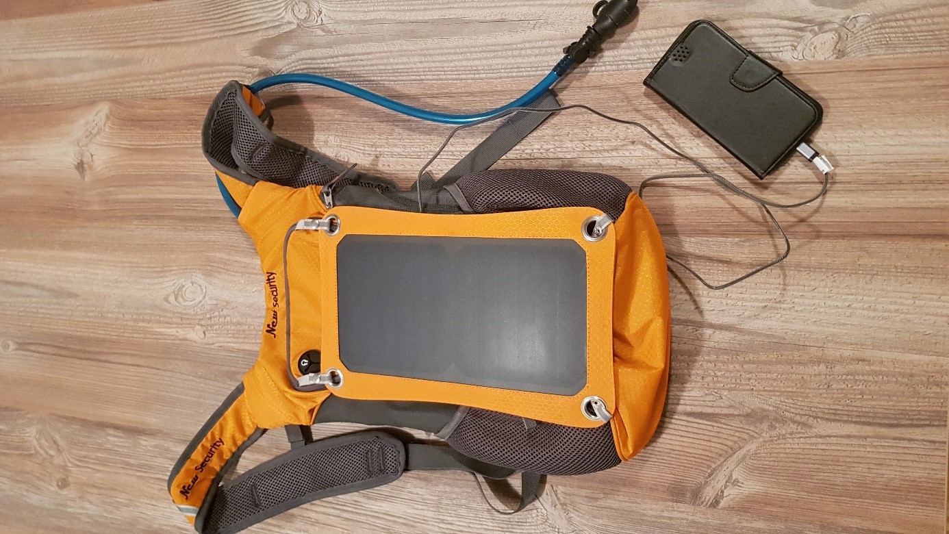 New Security Rucksack mit 7-W-Solar Panel für USB-Ladegeräte,mit 2L Silikon Trinkflasche.