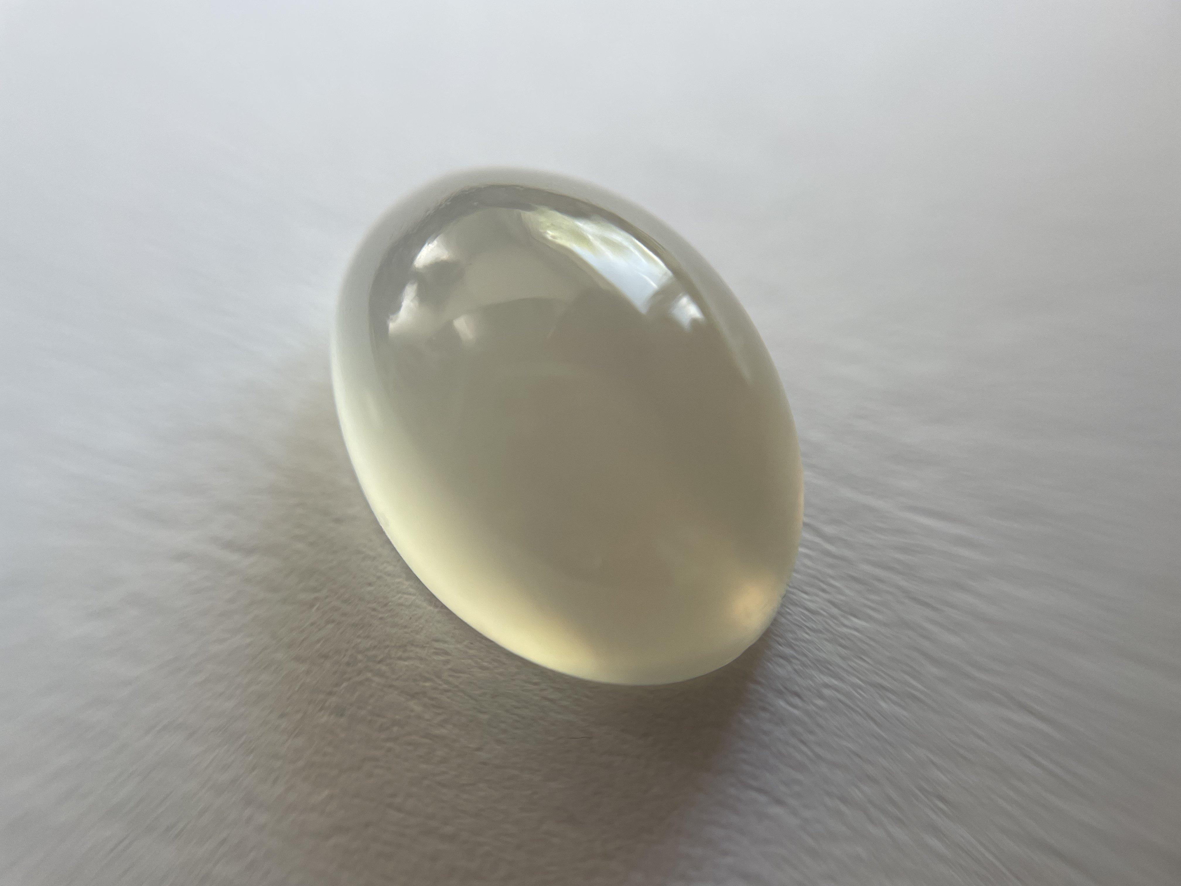 Moonstone 6.6 ct.