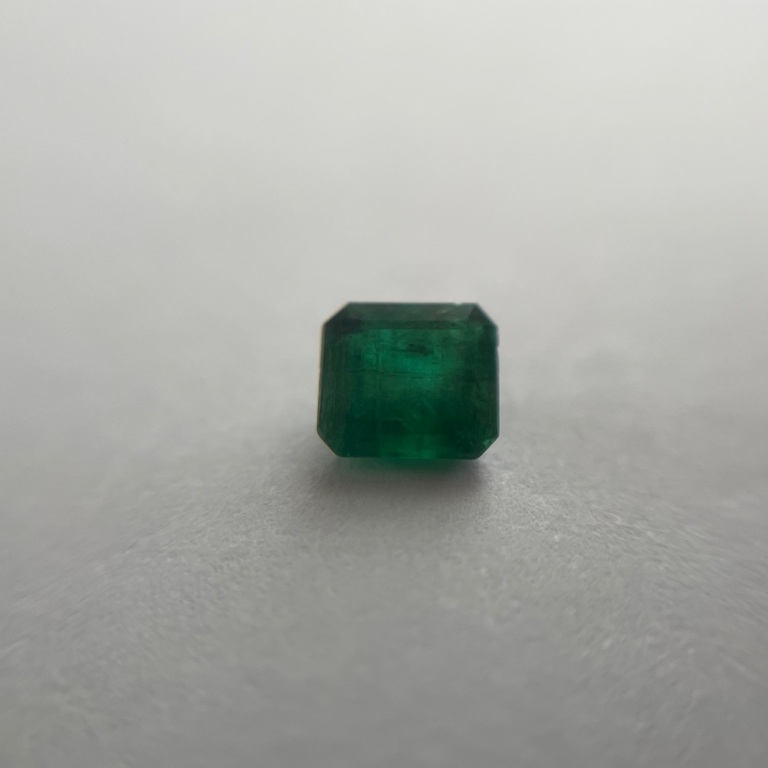 Emerald 0.6 ct.