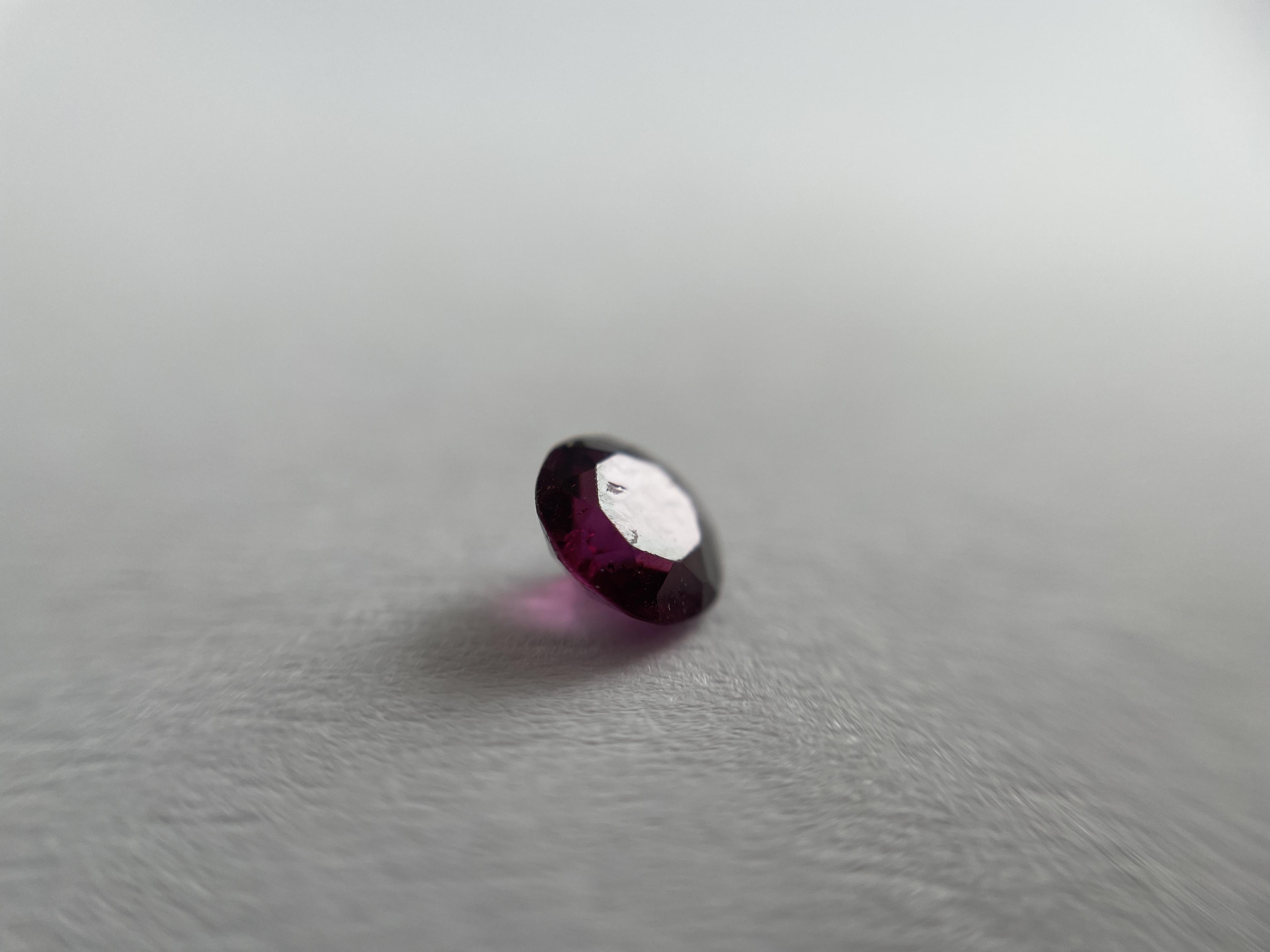 Garnet 0.6 ct.