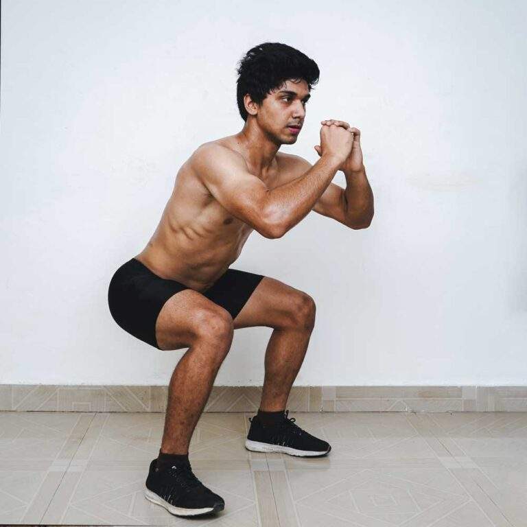 junger mann beim fitnesstraining