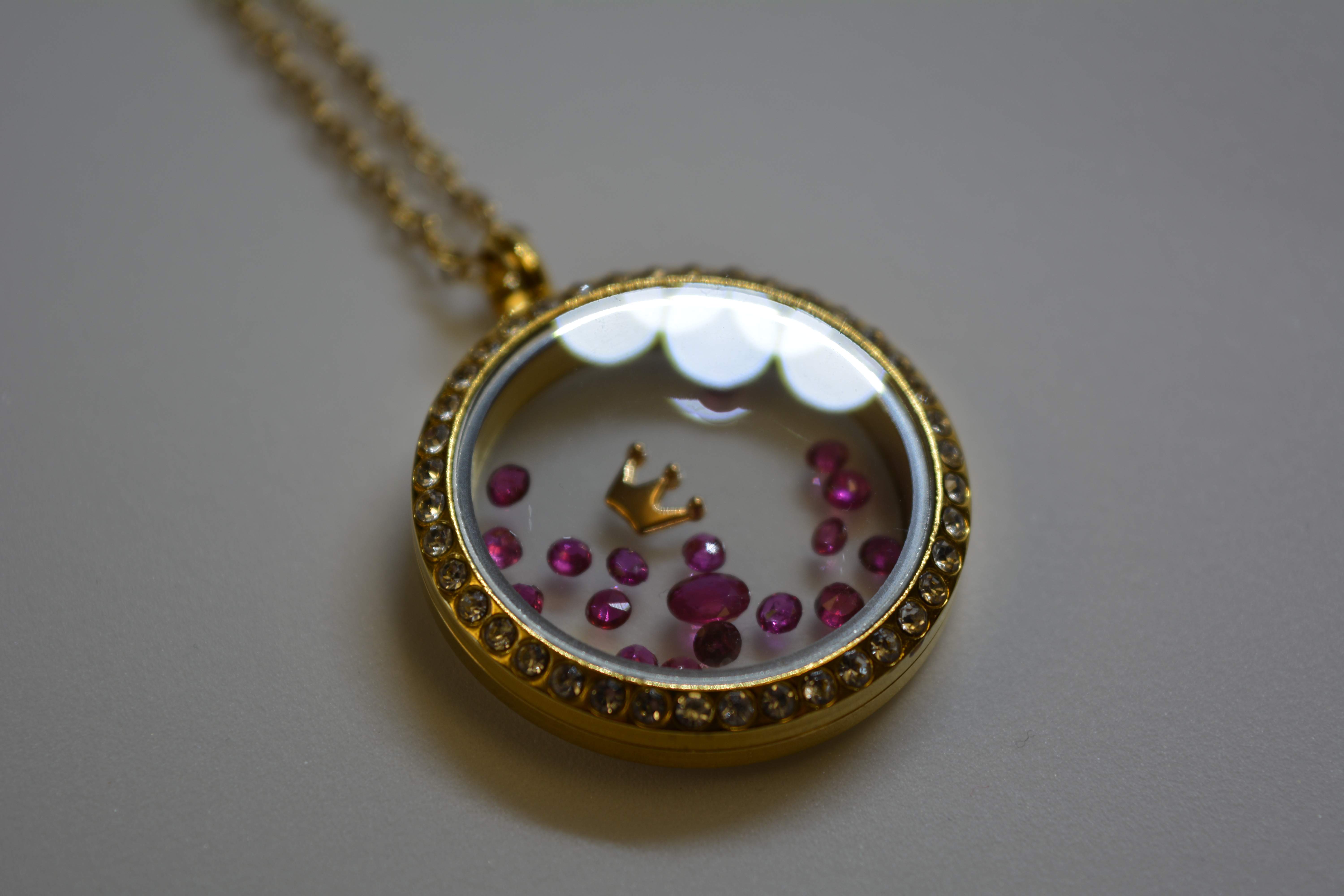 Necklace – Queen