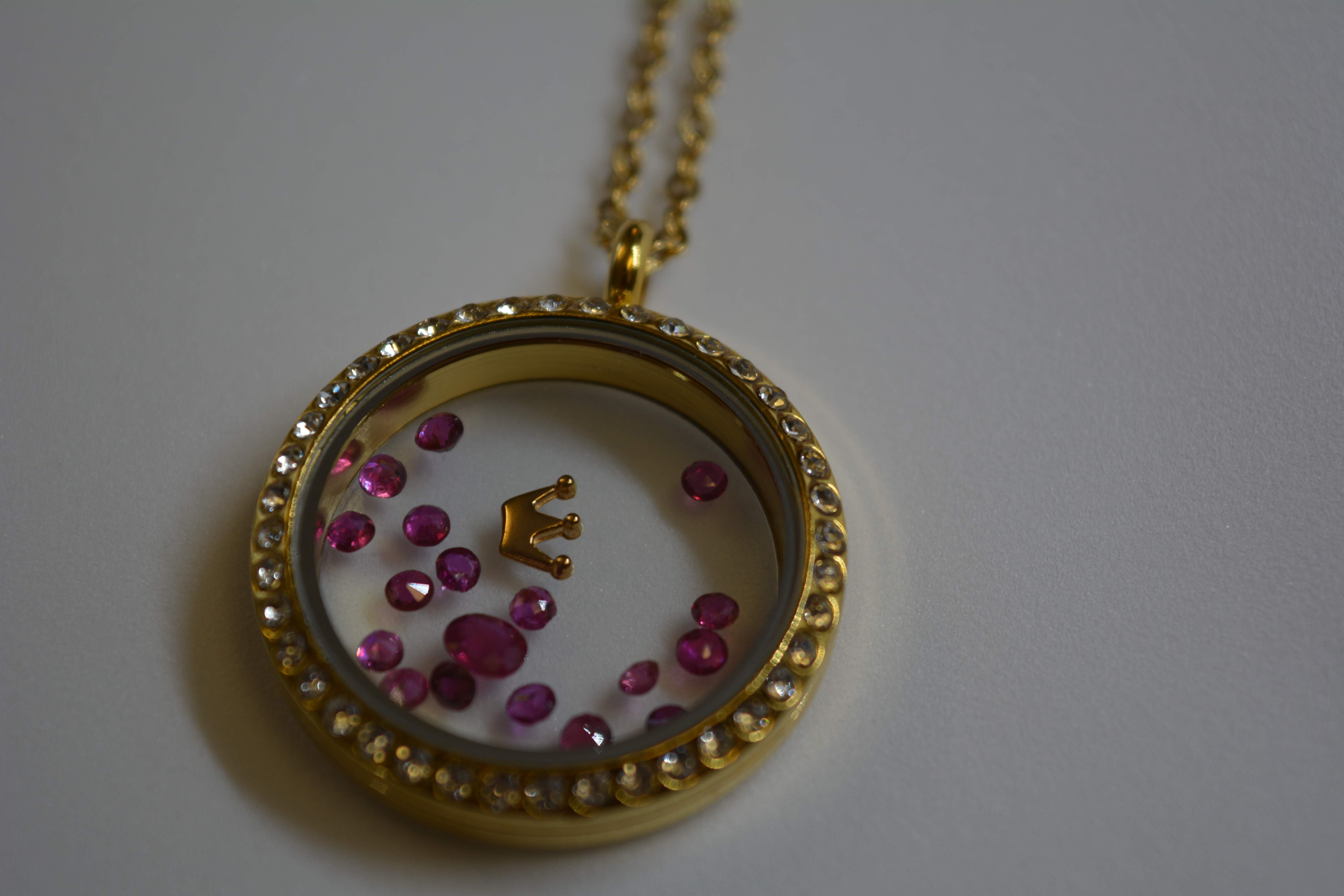 Necklace – Queen