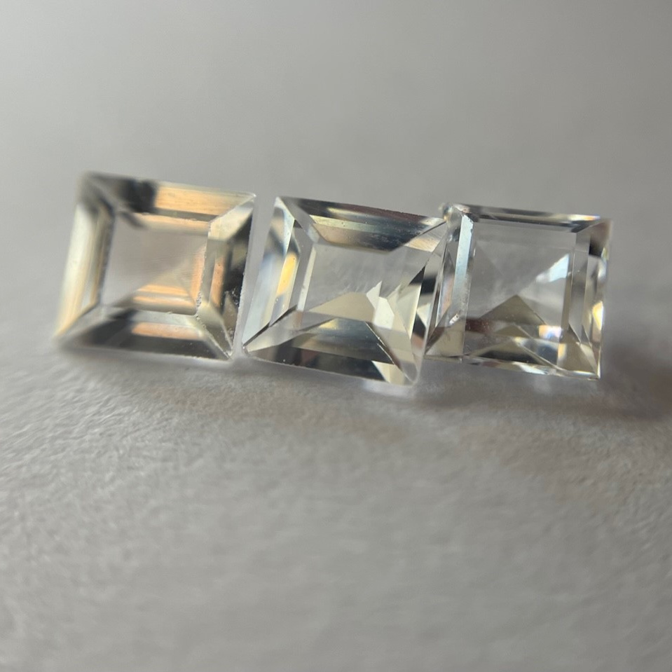 Synthetic white Sapphires 1.35 ct.