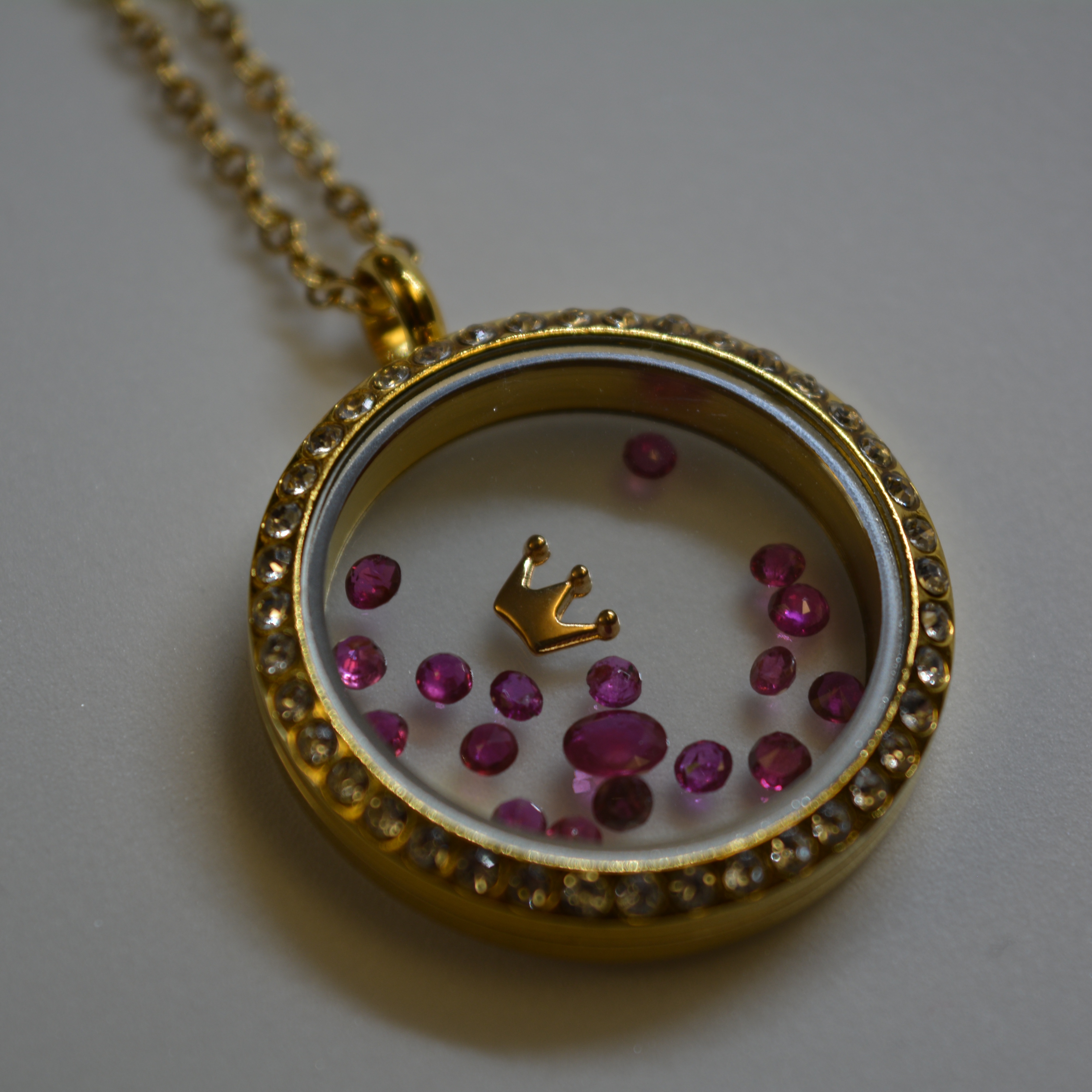 Necklace – Queen