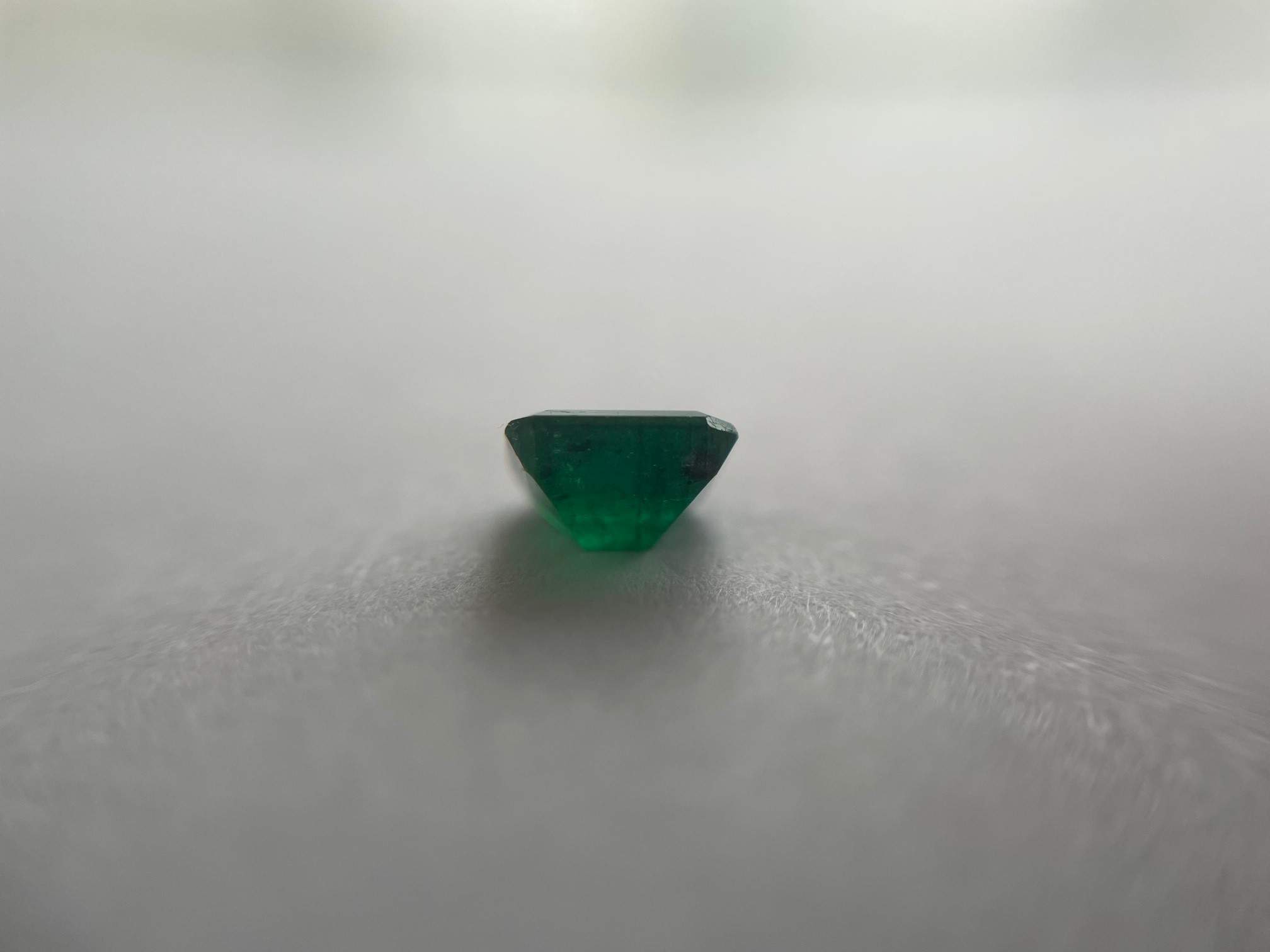 Emerald 0.6 ct.