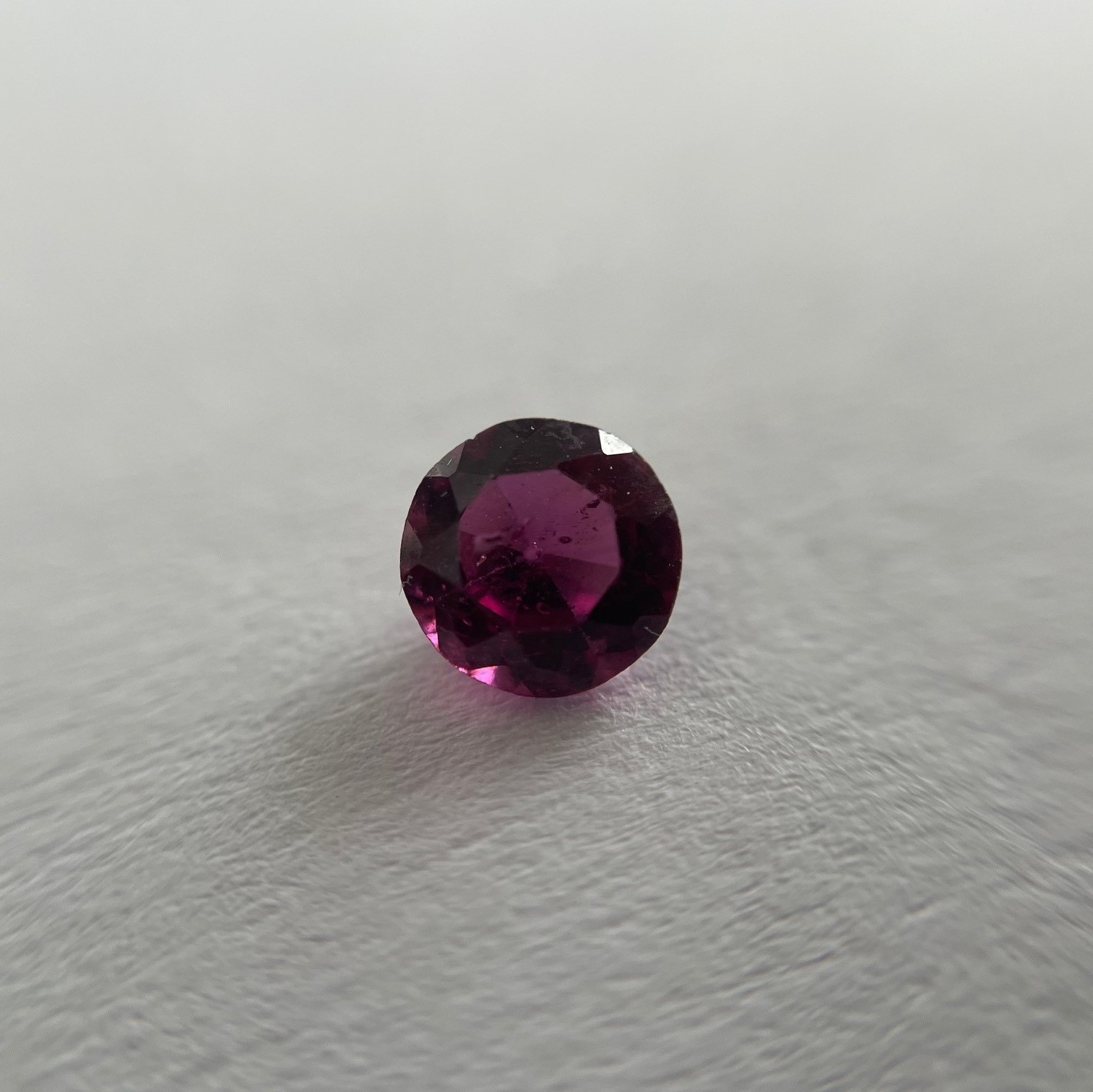 Garnet 0.6 ct.