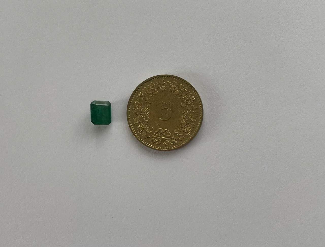 Emerald 0.6 ct.