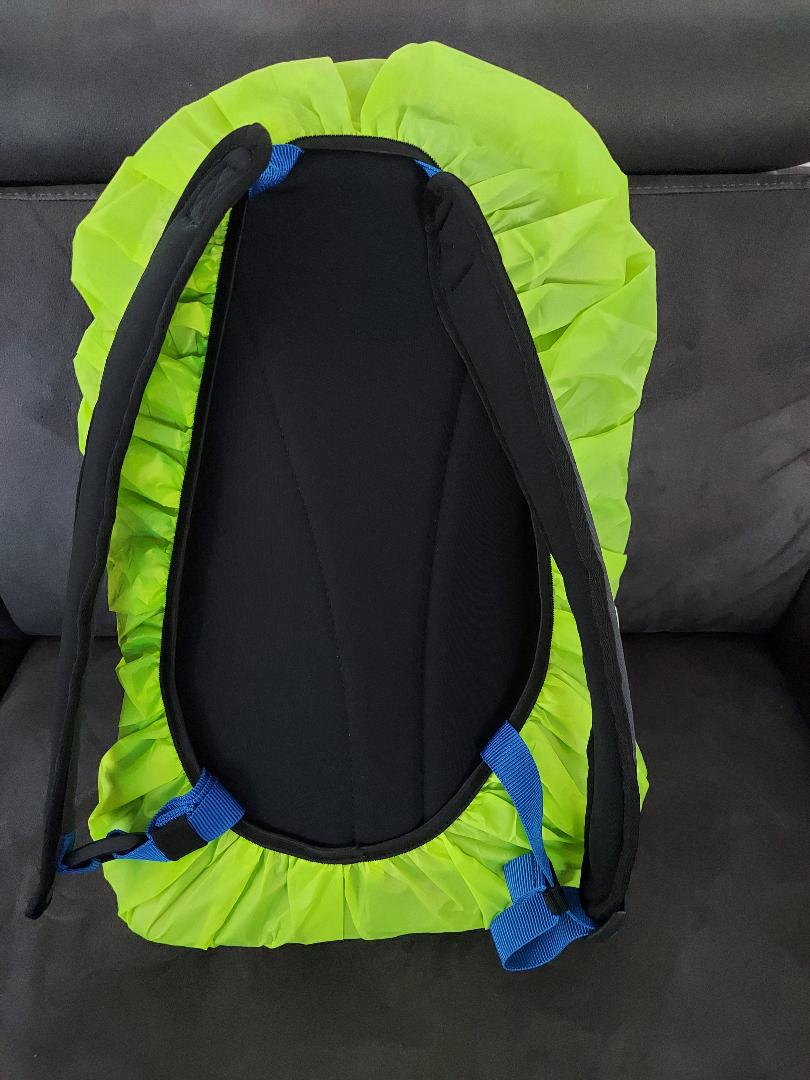 New S. Wasserfeste Rucksack Schutzhülle/passend 40/55L Original Preis 12.90CHF jetzt - 60%