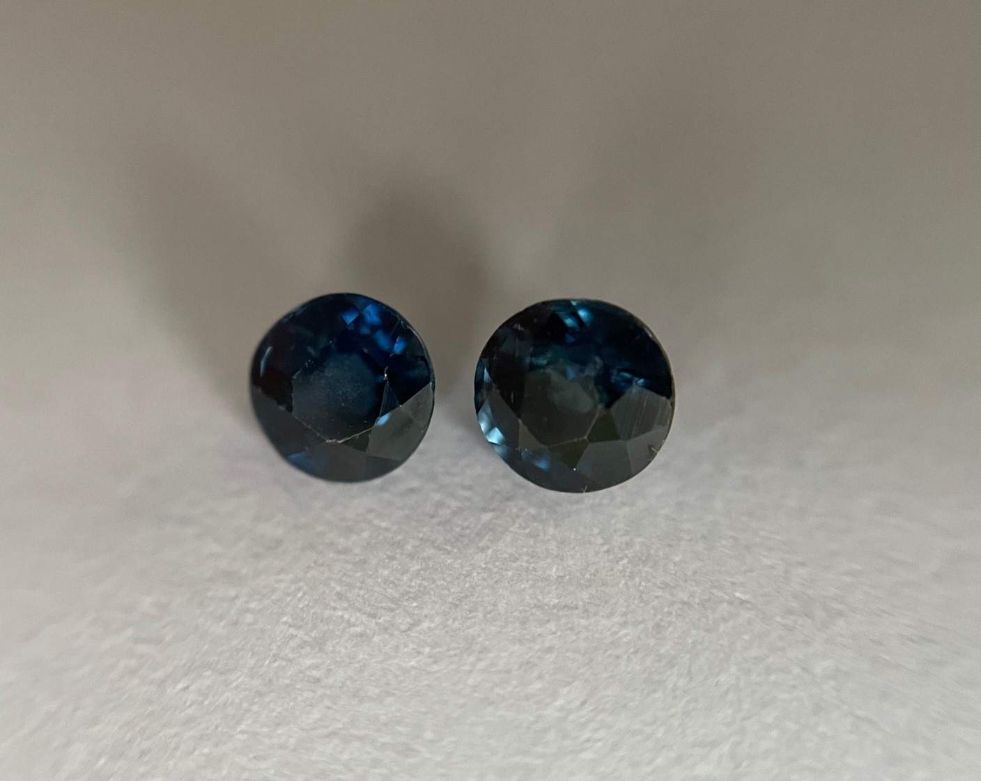 Sapphires 0.3 ct.